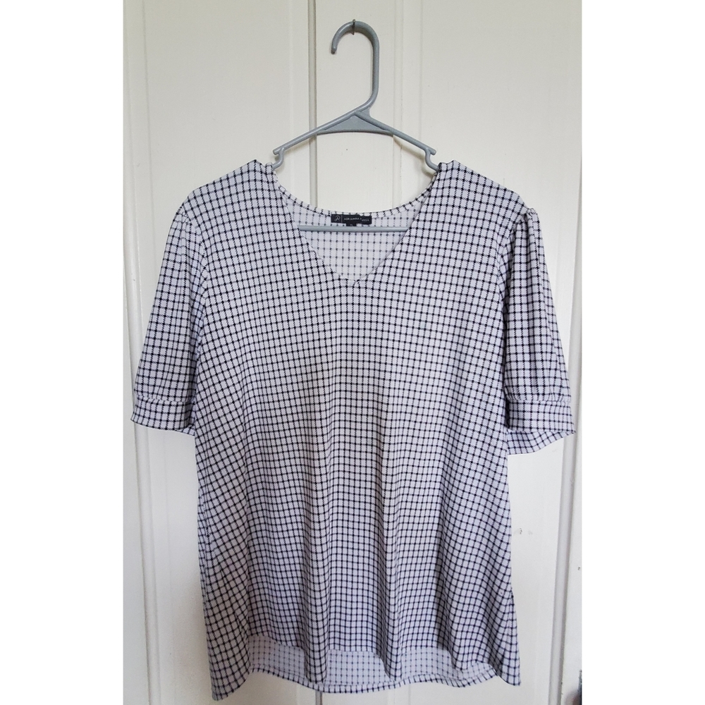 Adrianna Papell White and Black Short Sleeved Blouse Size XL